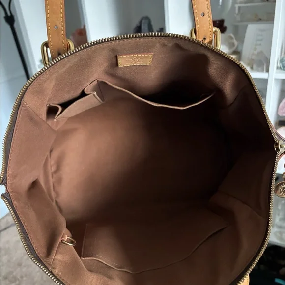 Louis Vuitton Tivoli GM Bag - Picture 9 of 10